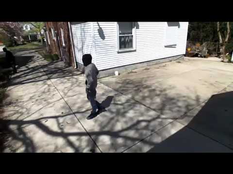 Gun carrying homeowner scares off home invaders in Detroit