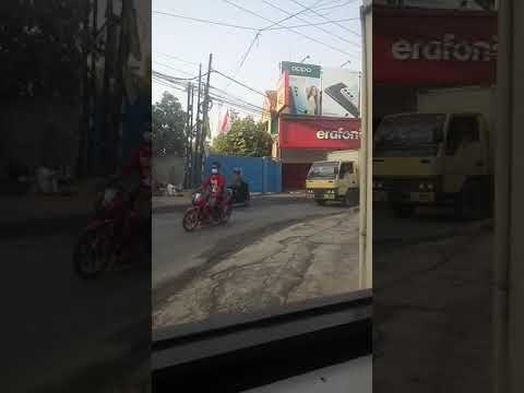 gx sengaja kerekam,pengendara cewek cantik kelihatan Cd nya di atas motor
