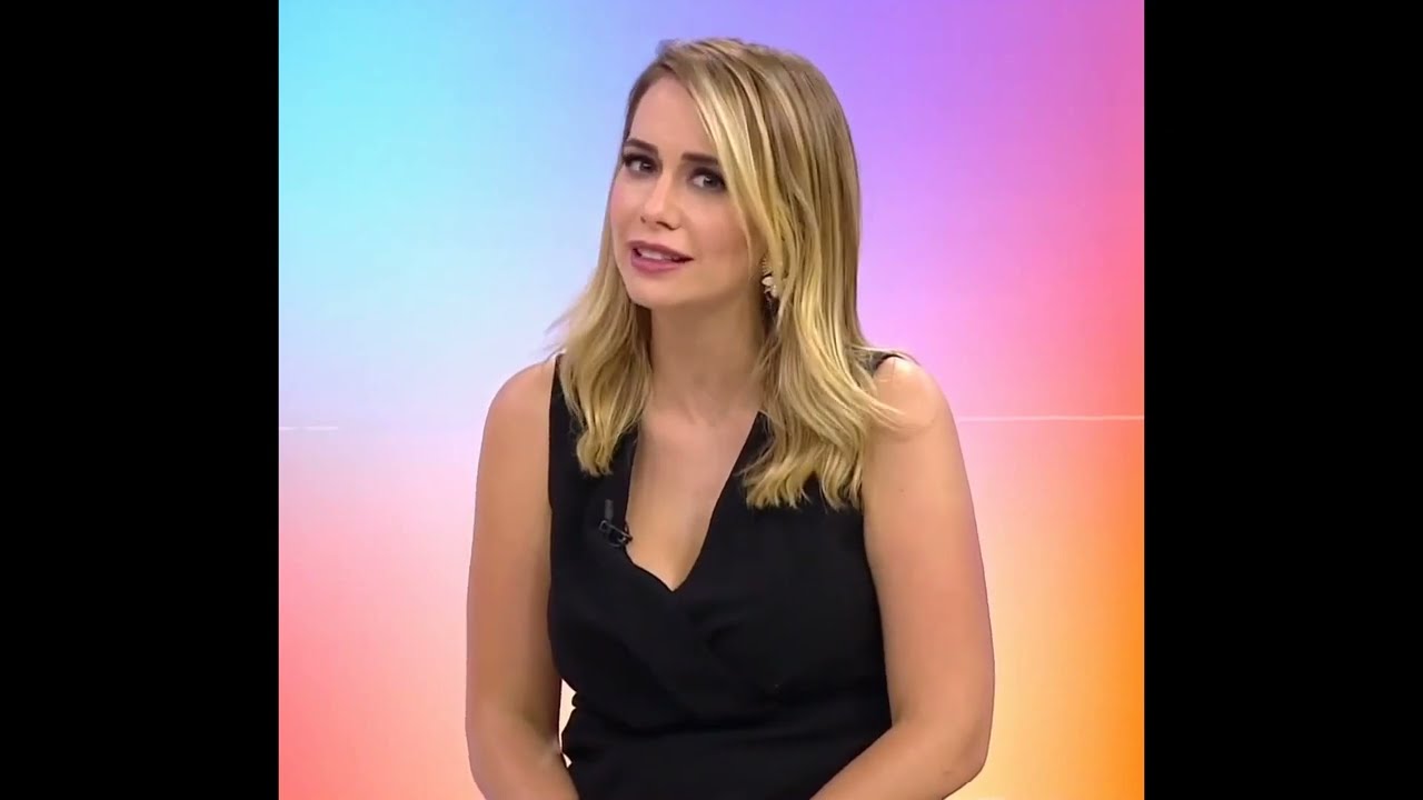 Güzel ve alımlı sunucu Nur Tuğba KOLAJ