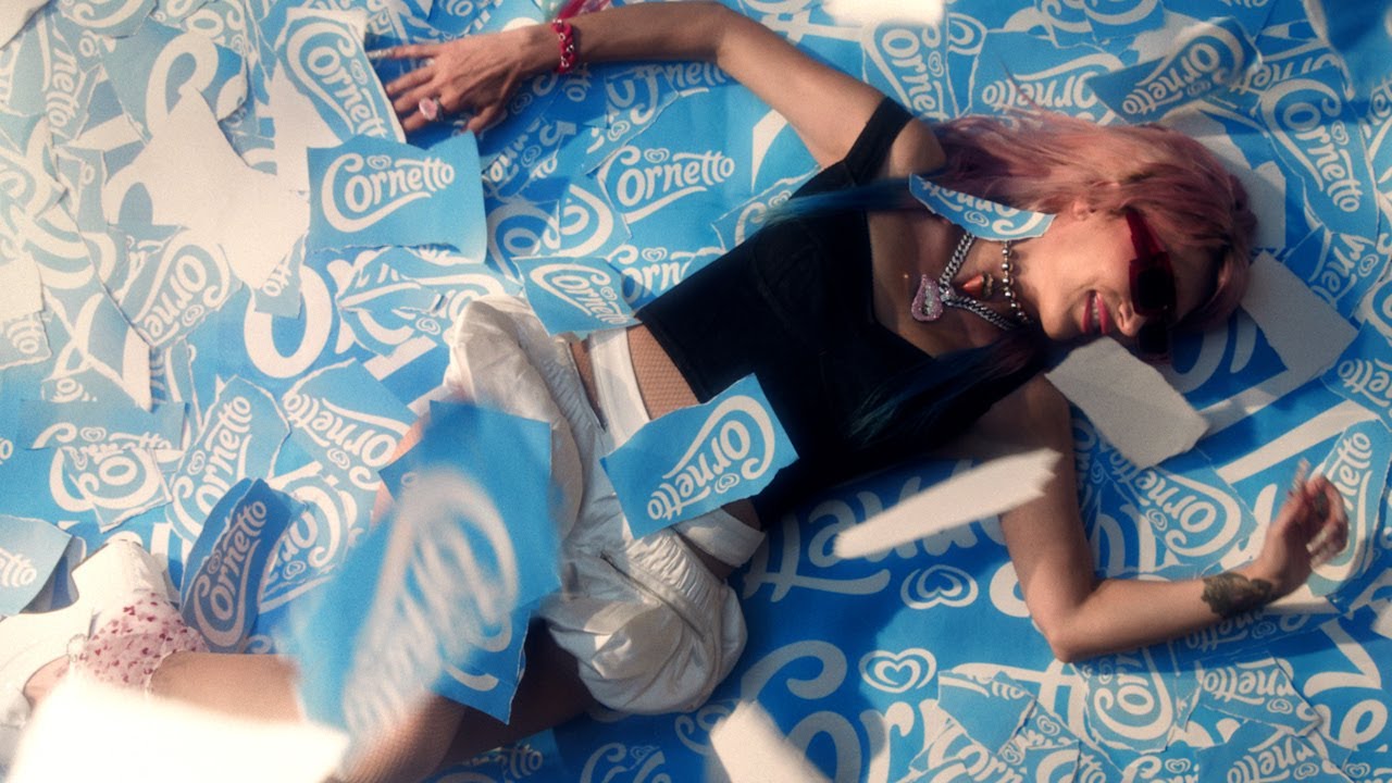 Hande Yener - MAX #açkapılarınıyaza