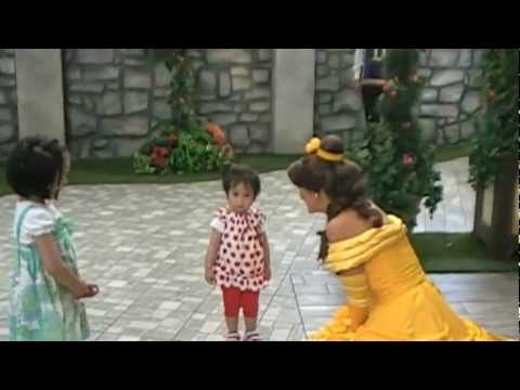 Hannah and Livy Meet the Disney Princesses
