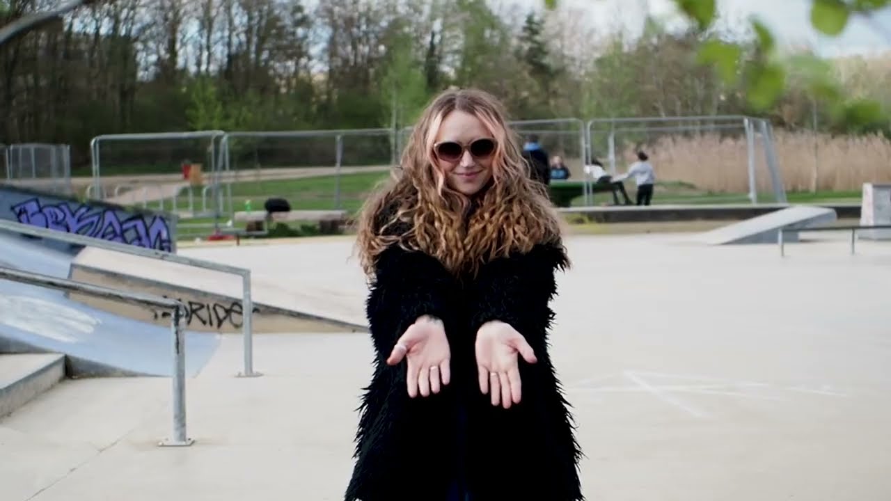 Hannah Lou Clark - Elbows