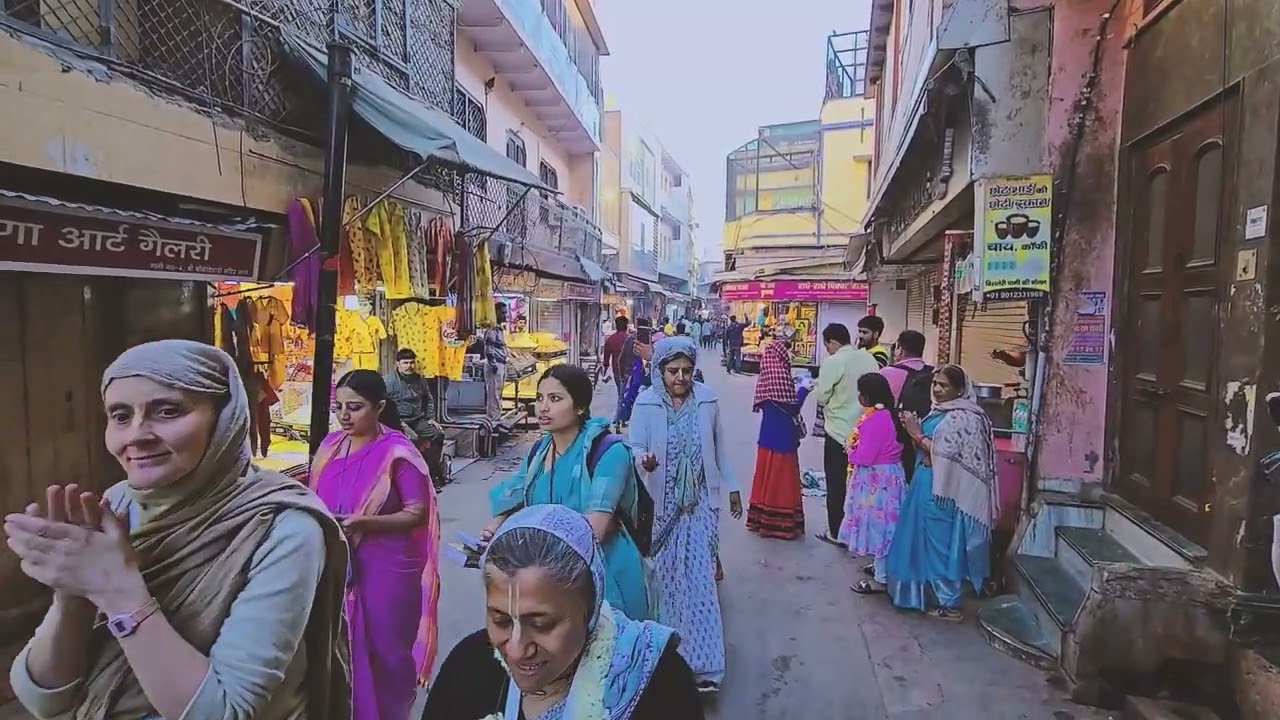 Harināma Sankīrtana in the street of Vrindavan