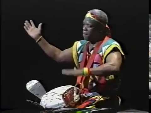 Hayashi-Mamady duo. Grandmasters Mamady Keita (djembeföla) and Eitetsu Hayashi (taiko soloist)