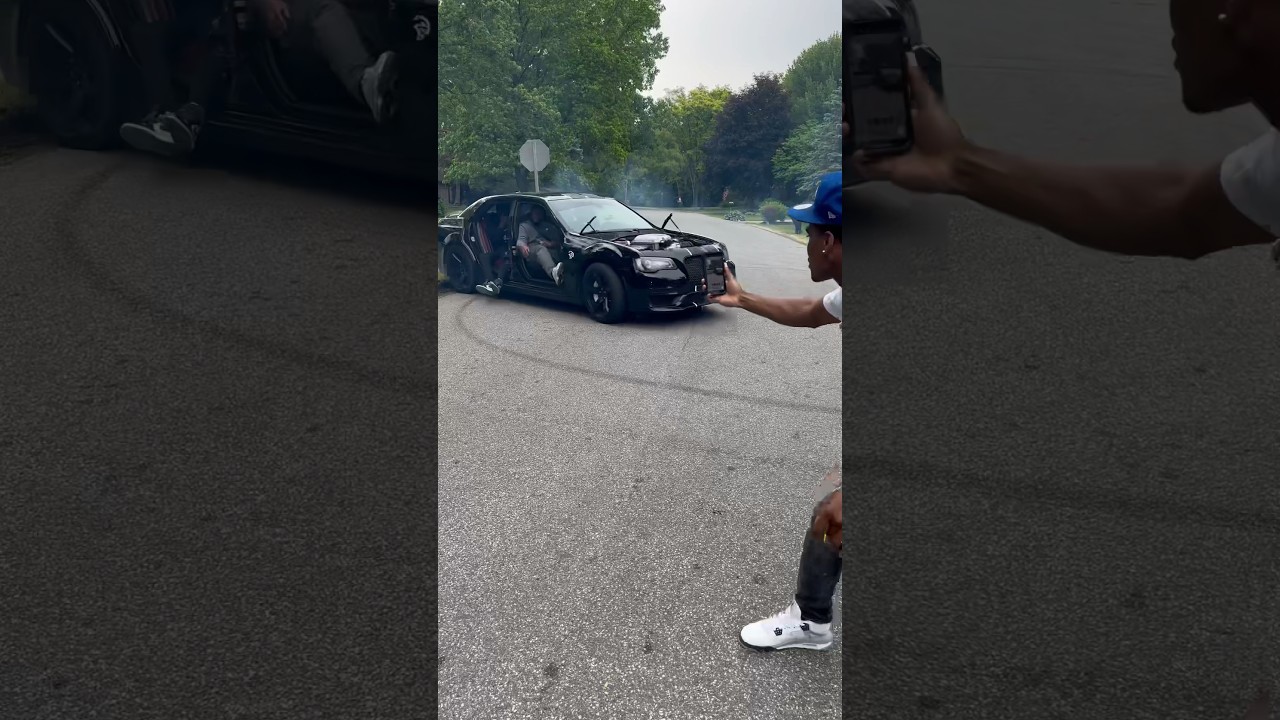 Hellcat REDEYE Chrysler Sliding With No Doors👀🔥#cars #chrysler300 #drift #stripped #hellcat #viral