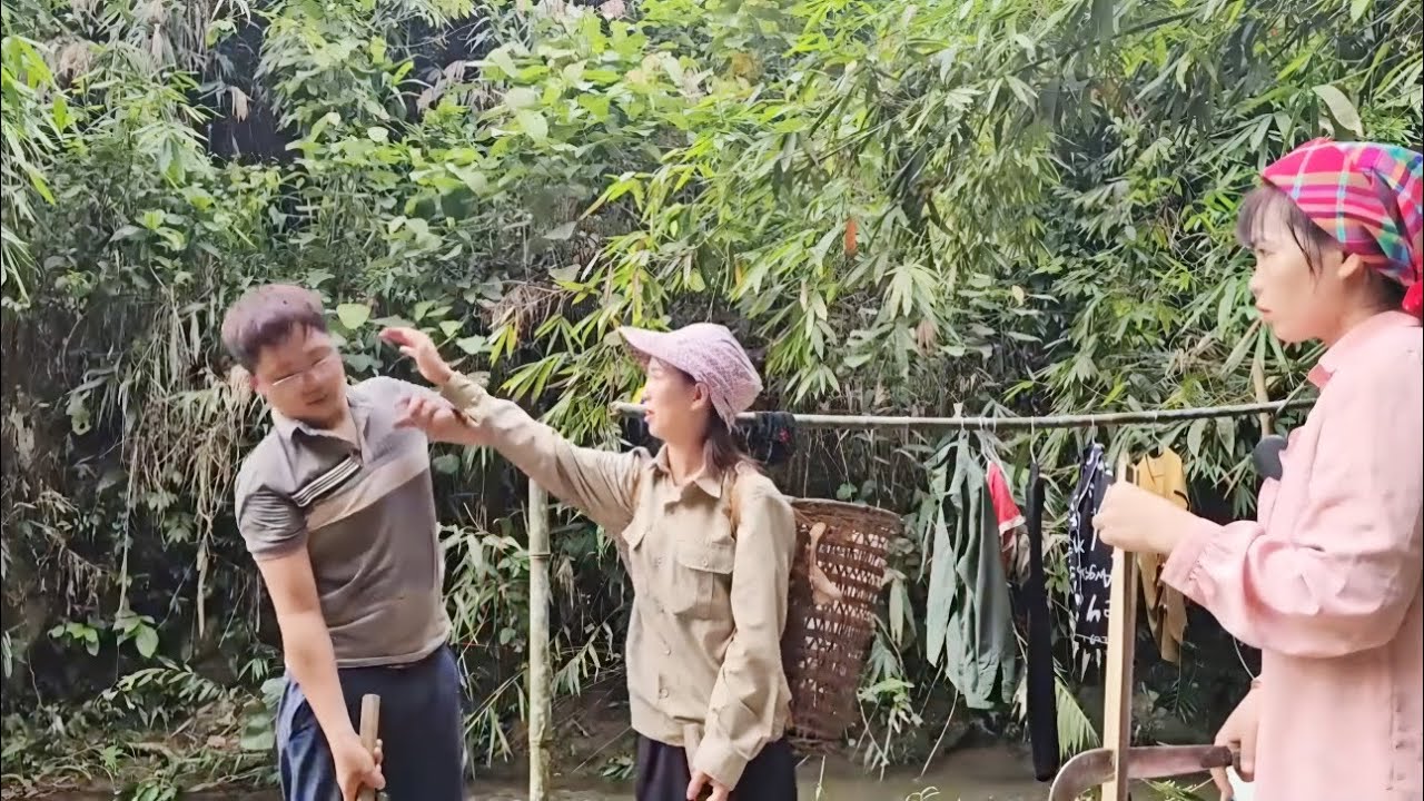 Her mother's biological daughter suddenly appeared while she and Thanh were working