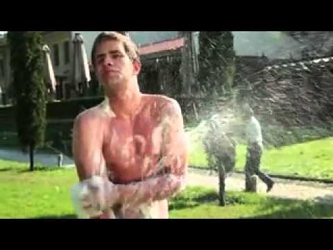 Her yerde yıkanan adam _Nokta Duşakabin Video.MP4