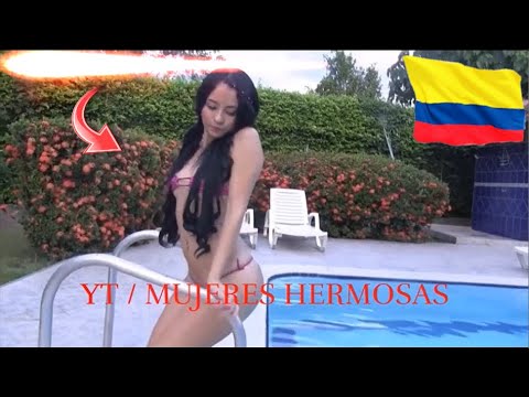 HERMOSA MUJER COLOMBIANA BAILANDO Y POSANDO EN LA ALBERCA