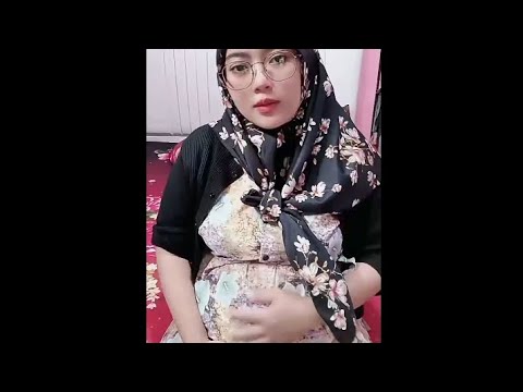Hijab berkacamata bumil