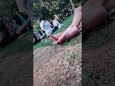 HIPPIE FEET LAWN. Candid Foot King __ OLD EPISODES