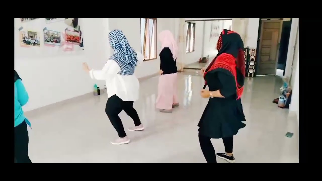 Hips don't lie ..line dance/ demo by SS Kartini