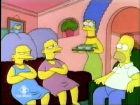 Homer costretto a massaggiare i piedi a Patty & Selma