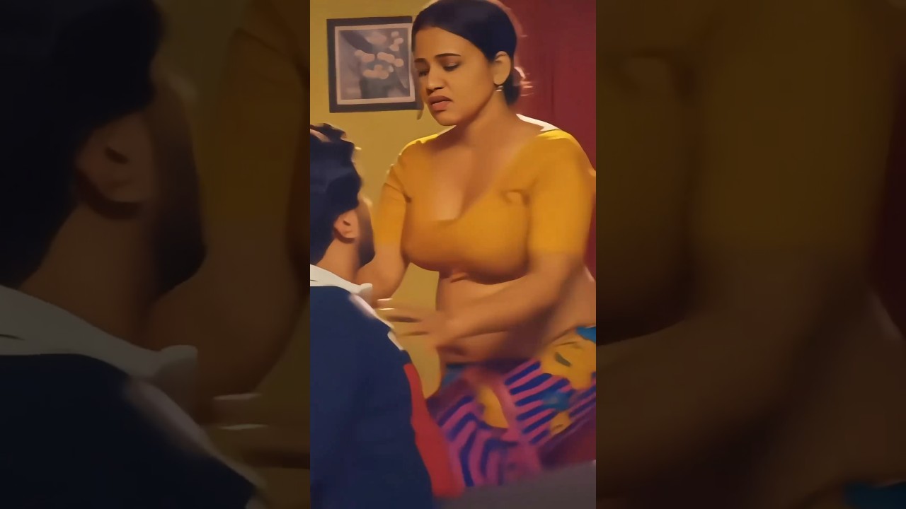 Hot Aunty Kissing Special🔥New WhatsApp Status👙Video Song Romantic Lip kiss💄Hot Statu👄kiss status