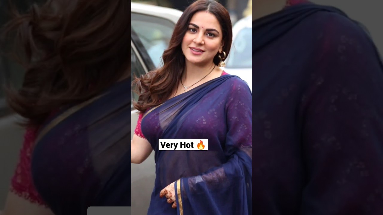Hot Bhabhi In Saree #shorts #bhabhi