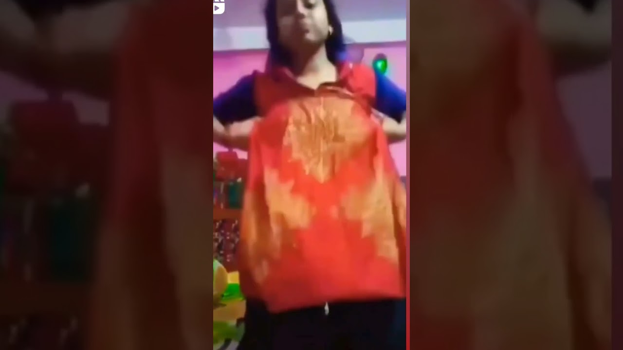 Hot bhabhi removing kurti and showing salwar😍 Sexy Salwar #dihatilife #hotbhabhijokes #salwarsuit