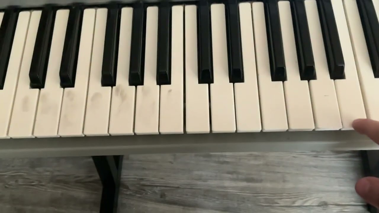 Hot cross Buns on the piano