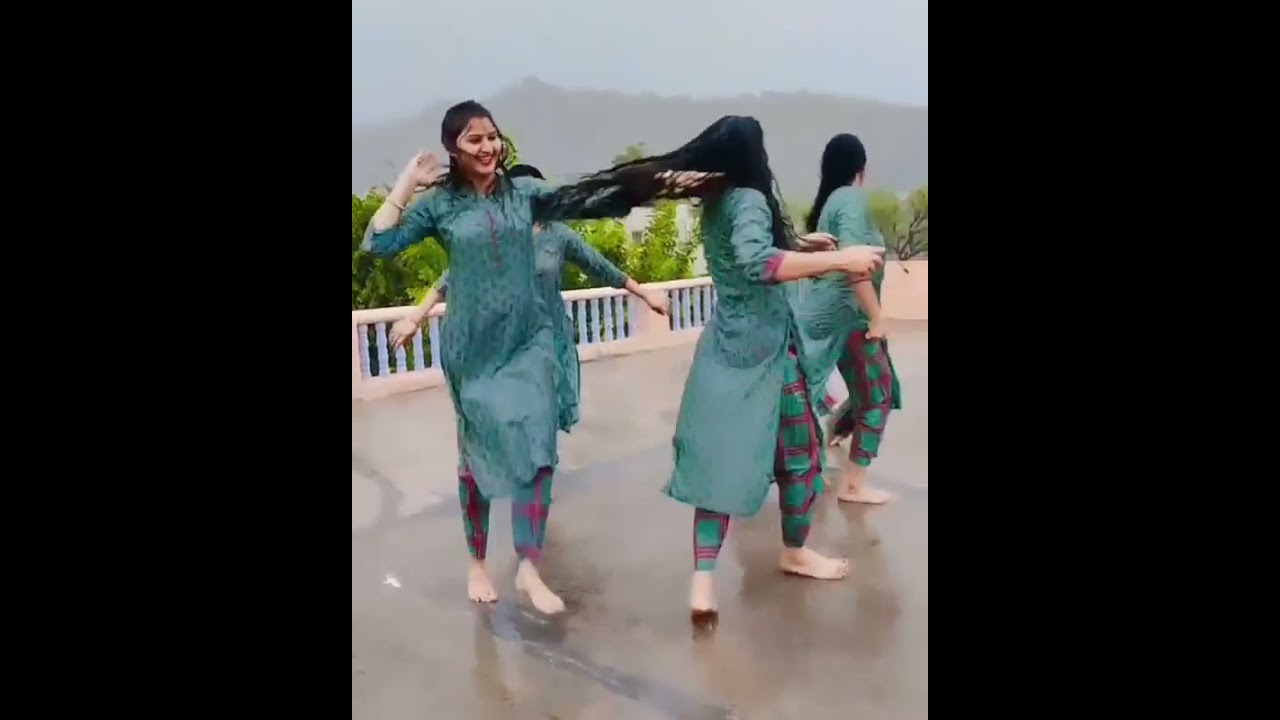 hot desi girls in wet clothes dancing