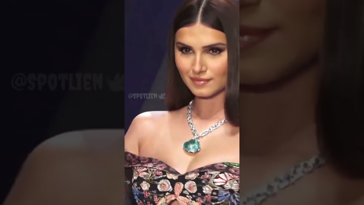Hot dress stage show with लहंगा 😍 || 🔴Live stage show walk #Bollywoodviral #walk#faishonwalk