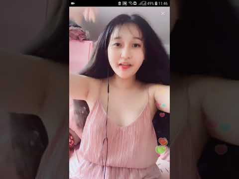 Hot girl Linh Lai bị lộ núm hơi thâm trên Bigo live