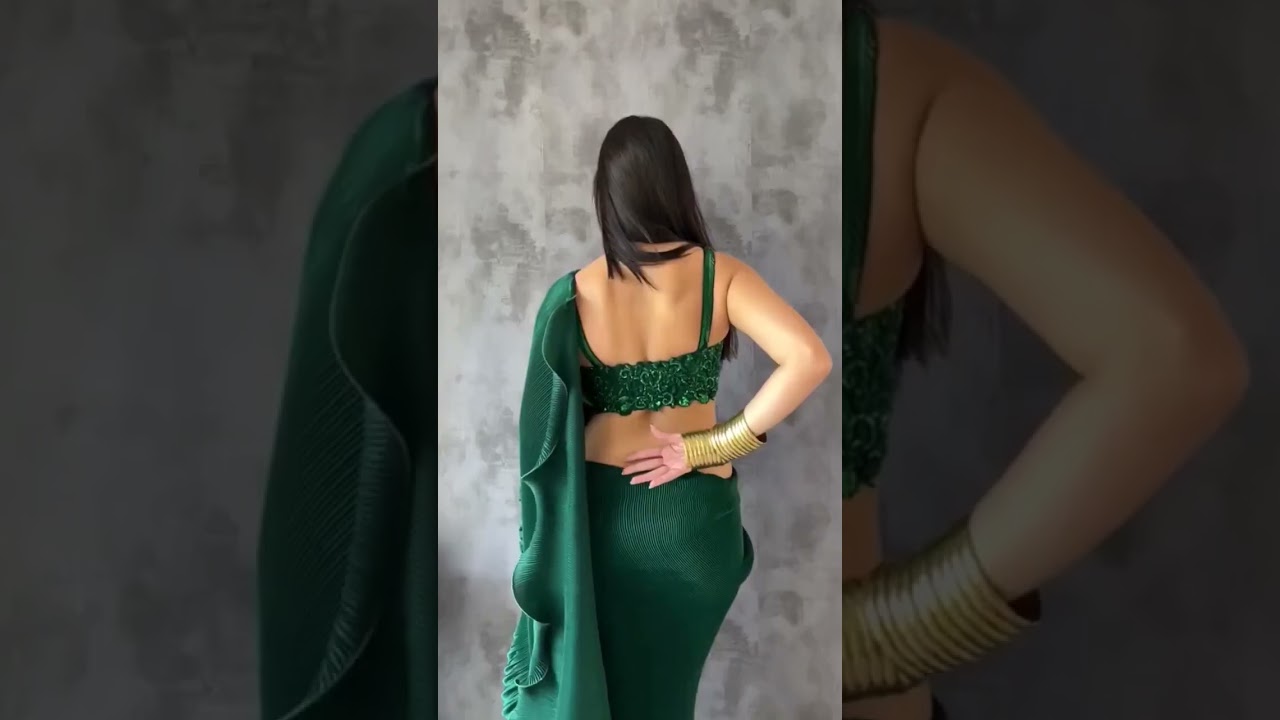 Hot girls 🔥 Backless 🔥♥️#saree #navel (please subscribe)