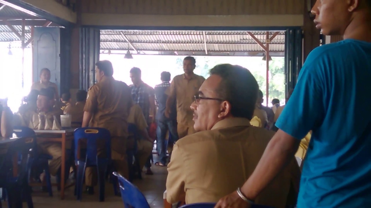 HOT Kegiatan PNS setelah Absen, kok nongkrong di warkop ?