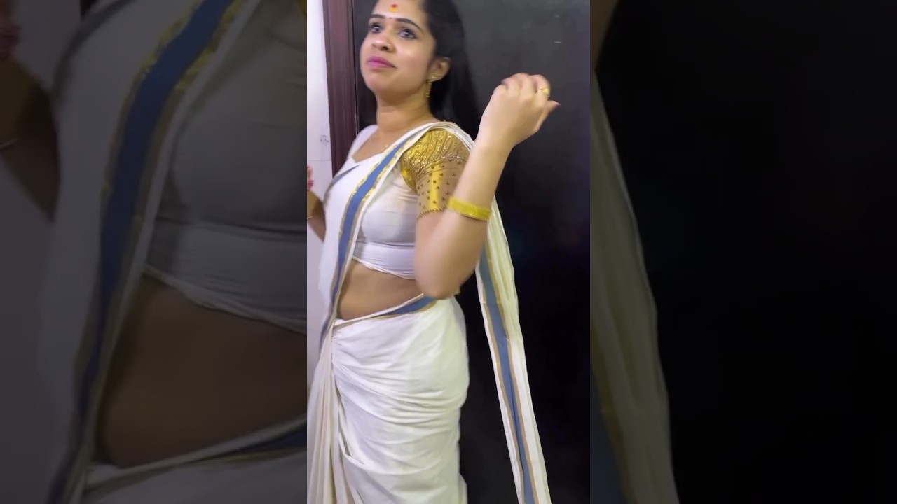 Hot kerala Aunty looking gorgeous