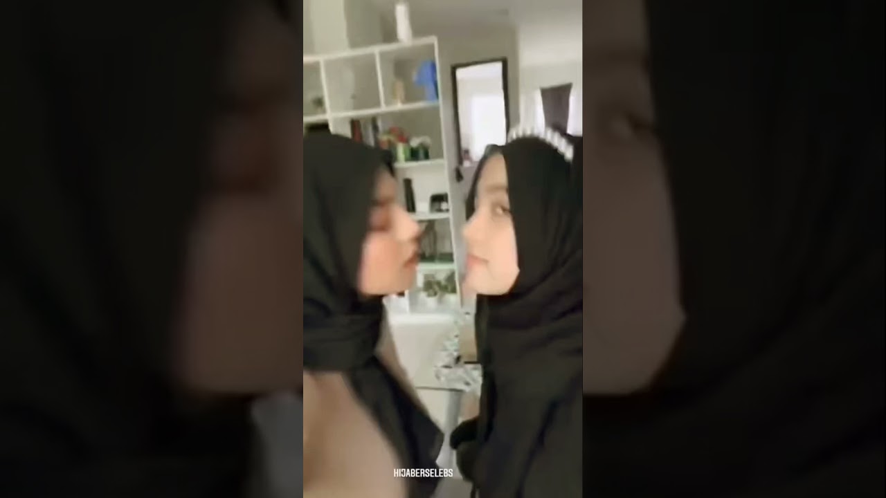 Hot muslim kiss 😘🥵🫦