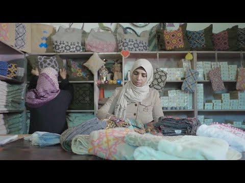 How are e-tailers in the Middle East using human stories to drive sales?