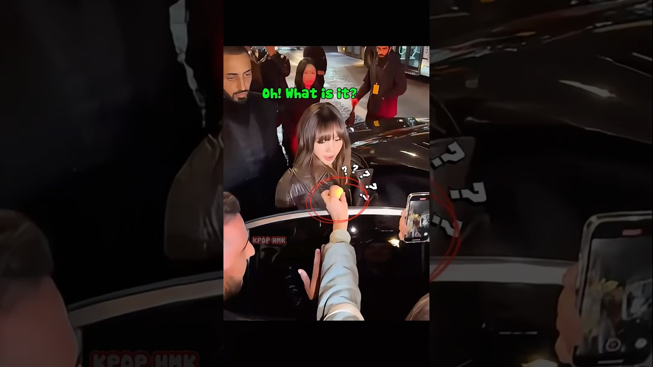 How Blackpink's Bodyguard Too Strict About Fans Giving Gifts To The Members #blackpink #lisa #jennie