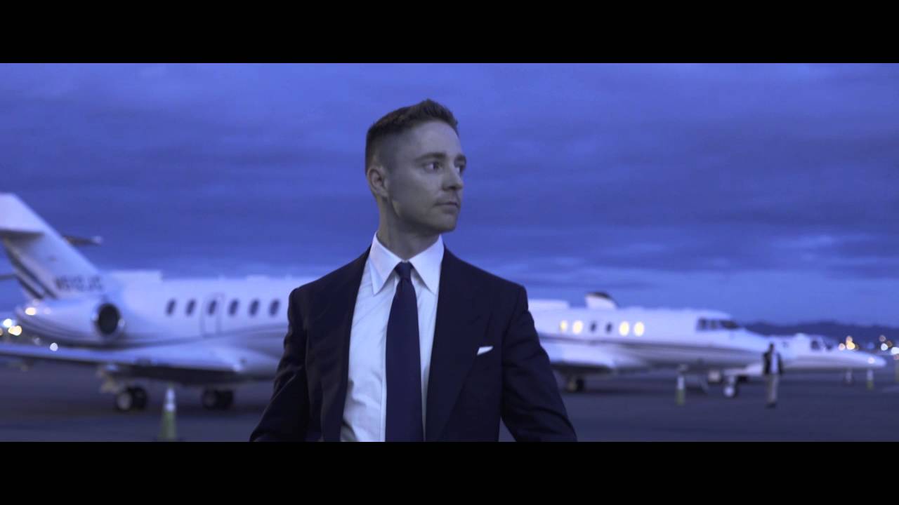 How I Quit My Accounting Job To Build An Online Business And Live Like James Bond...