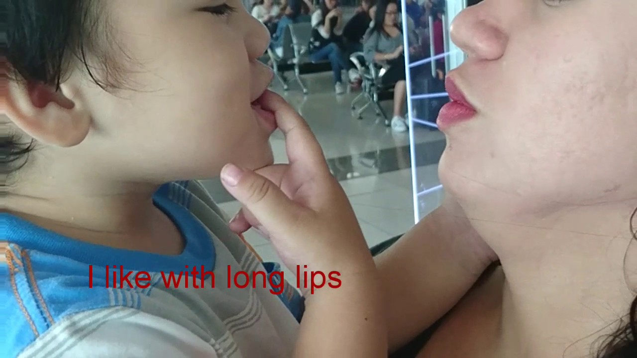 How my baby kiss 😘