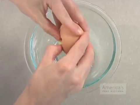 How to Crack an Egg: The Best Method to Crack an Egg Cleanly in a Bowl