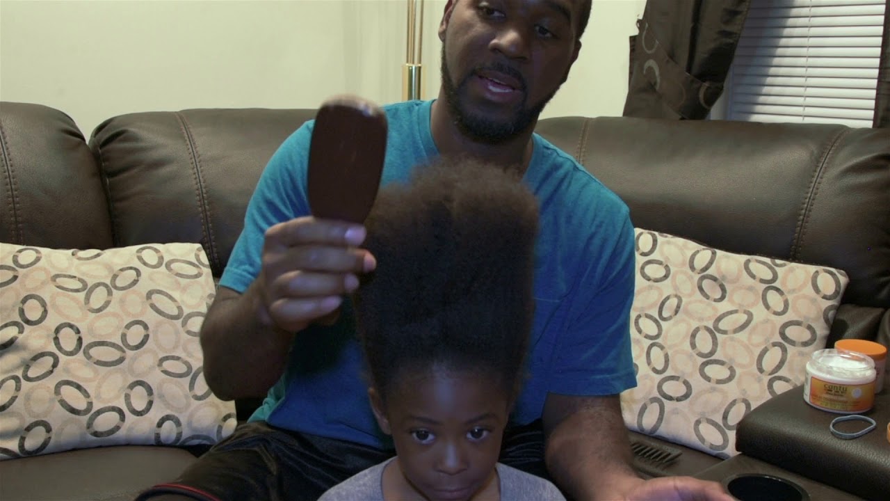 How to do natural hair Father does his daughter hair, using natural hair tutorials
