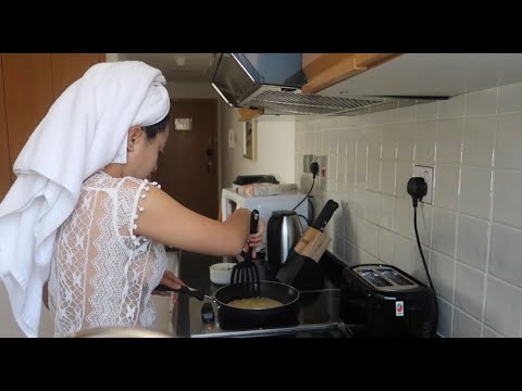 How to make crepes  with strawberry and choco syrup simple and easy by Kaye Torres