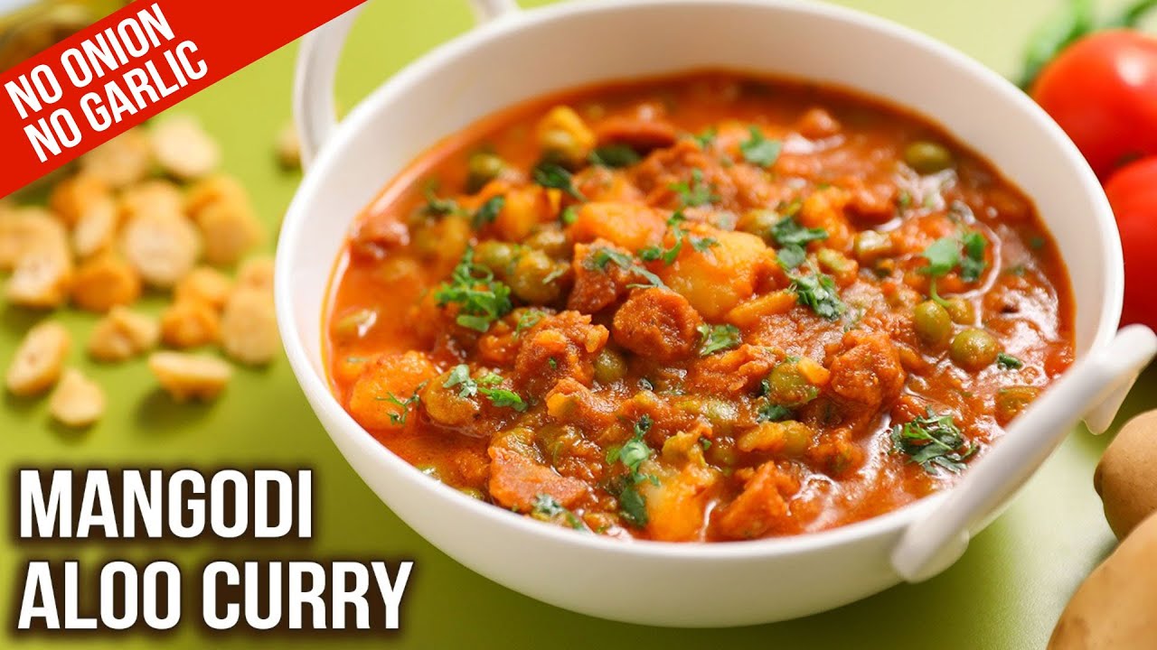 How To Make Moong Dal Badi Ki Sabji | MOTHER'S RECIPE | Moong Dal Badi Recipe | Mangodi Curry