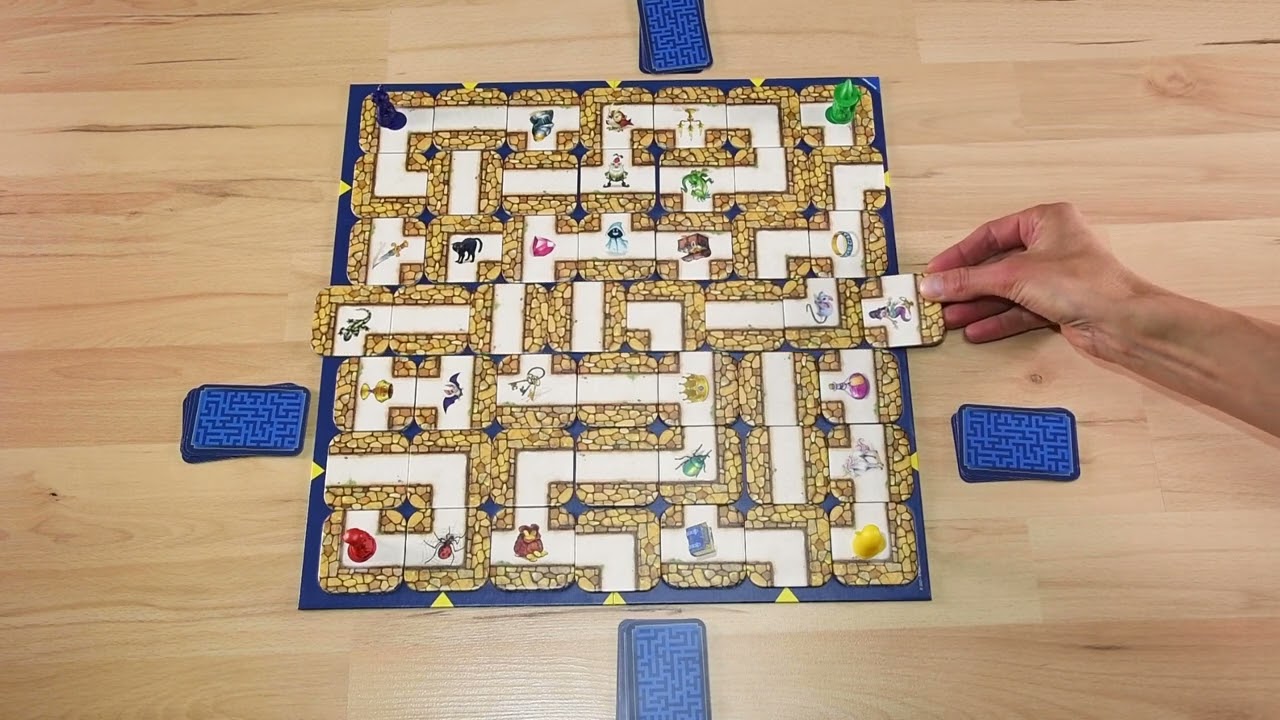 How to Play Labyrinth | The race for treasures in the moving maze 🧙‍♀️