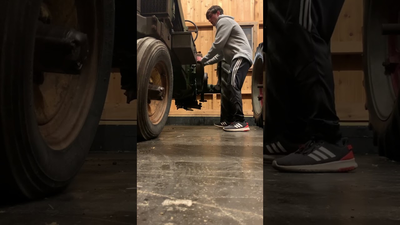 How to start an old John Deere hand start tractor!
