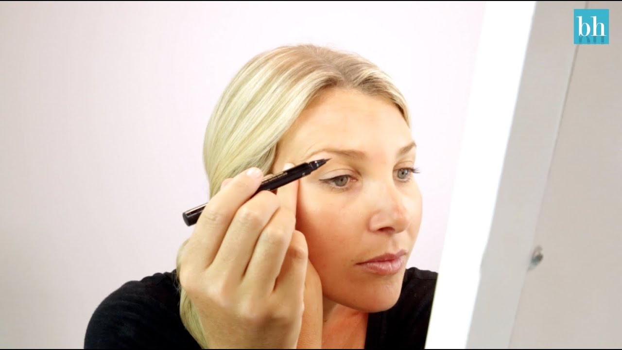 How-to: apply liquid eye liner