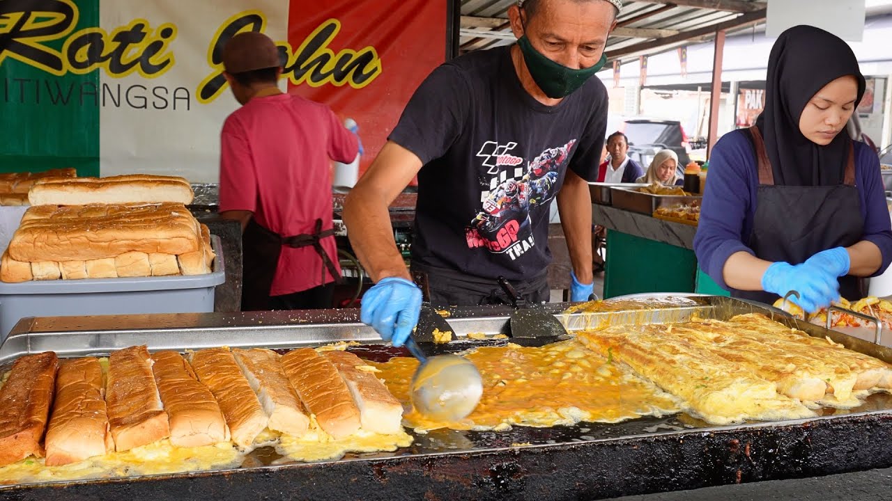 Huge Crowds Wait 1 Hour With Patience! This Famous Roti John Chef Never Stops Cooking