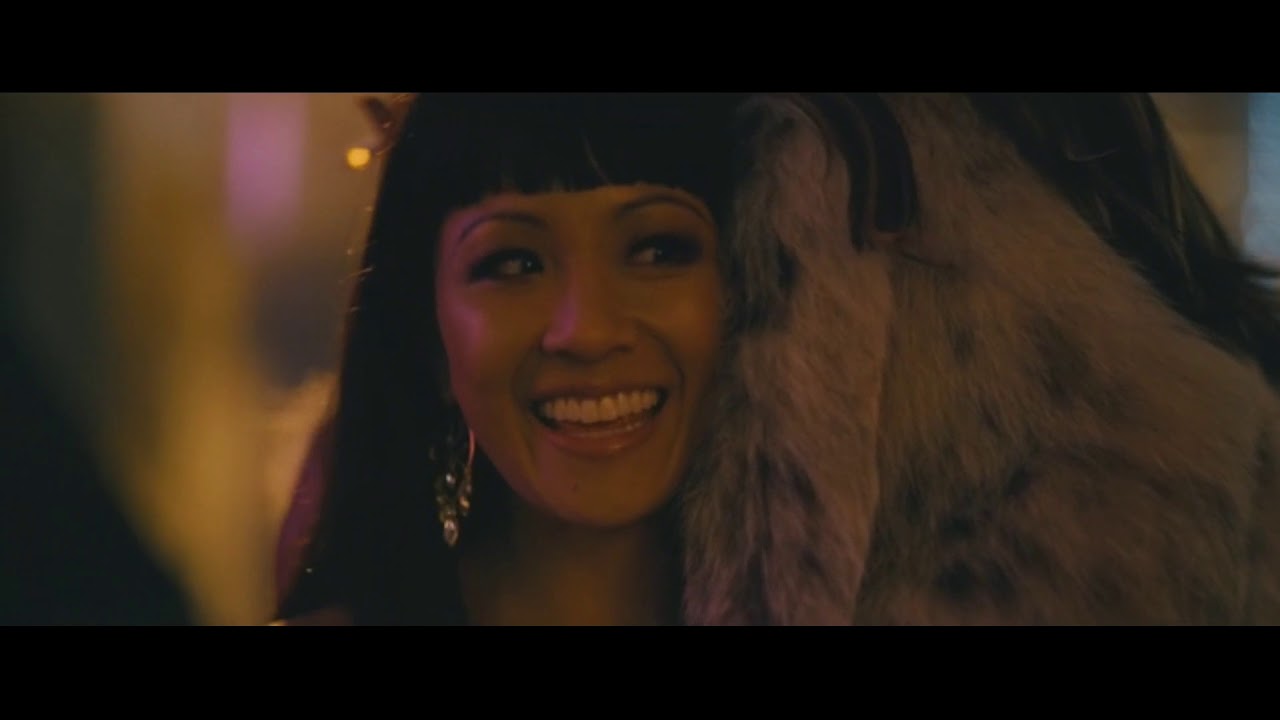 Hustlers Constance Wu and Jennifer Lopez 