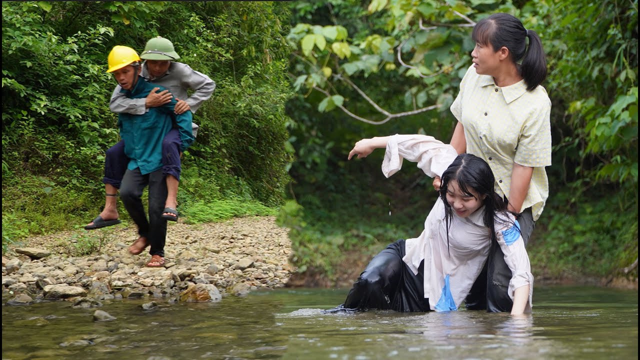 Huyen helps poor girl who was plotted  be sold to Cambodia by her husband - Adam was bitten by snake