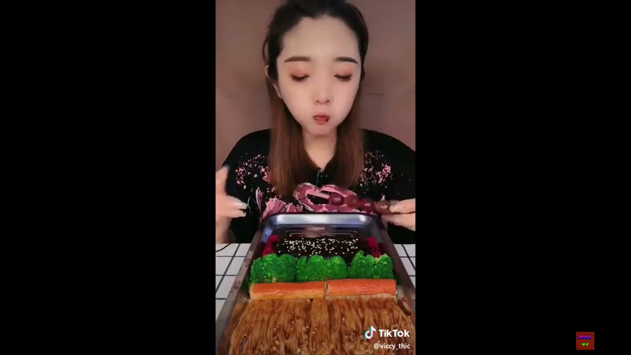 Hızlı yemek yiyen Çinli🦞🦞