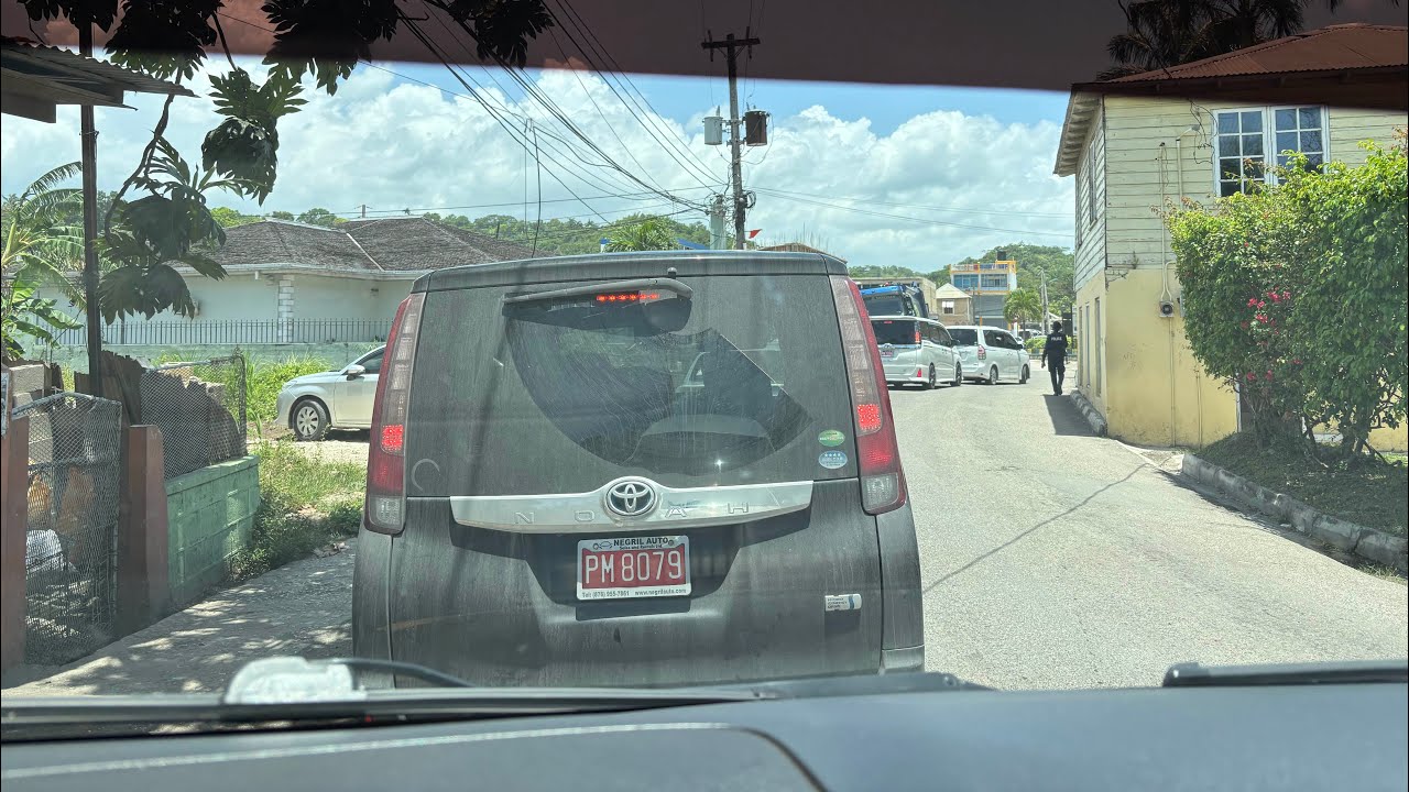 I am driving trough Joyful Julie town Lucy N hope well going to Mo Bay enjoy the ride🇯🇲❤️