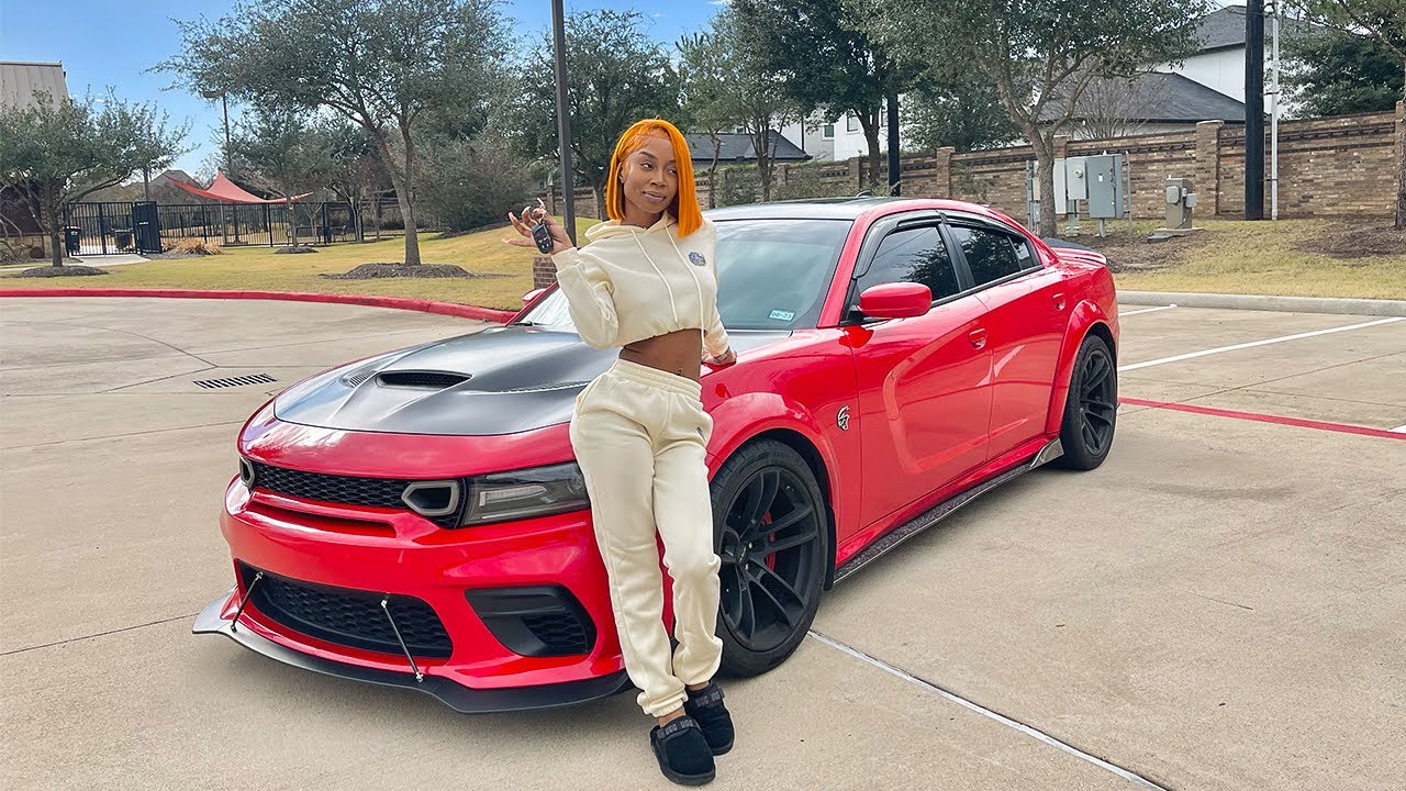 I LET MY GIRLFRIEND DRIVE MY SRT HELLCAT!