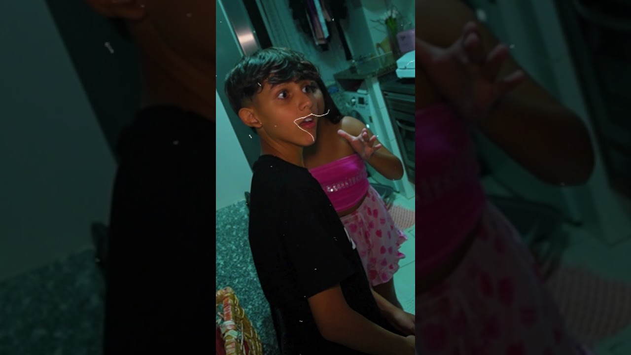 Iban a darse su primer beso, pero