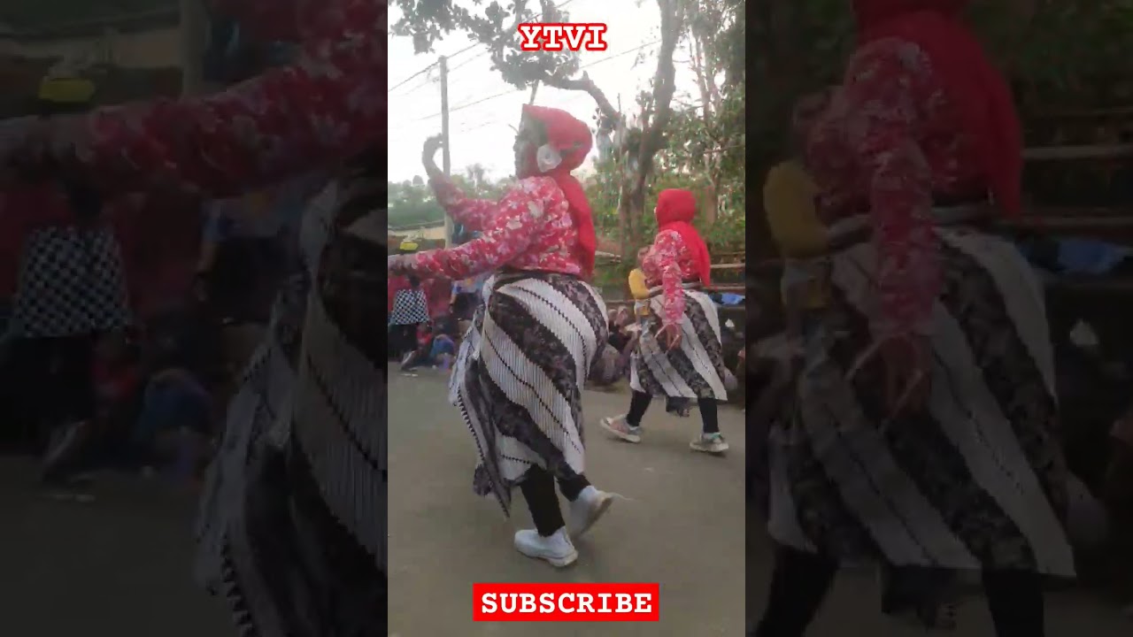 Ibu-ibu Pakai Bokong Besar di Karnaval #shorts #youtubeshorts #shortvideo #pawai #karnaval