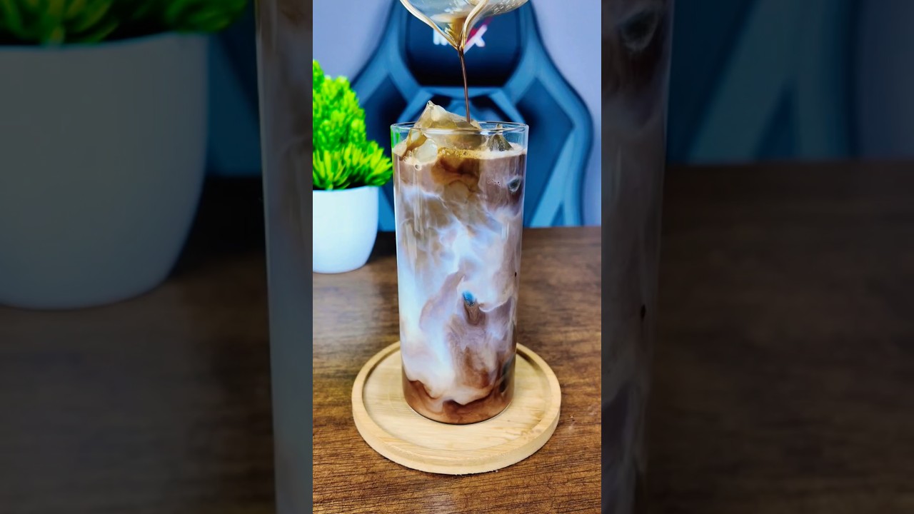 ICED MOCHA RECIPE #mocha #mocharecipe #icedmocha #coffee #chocolate #shorts #yt #recipe #iceysips