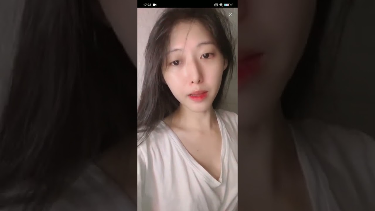 Idol Naz khoe núm cực dâm