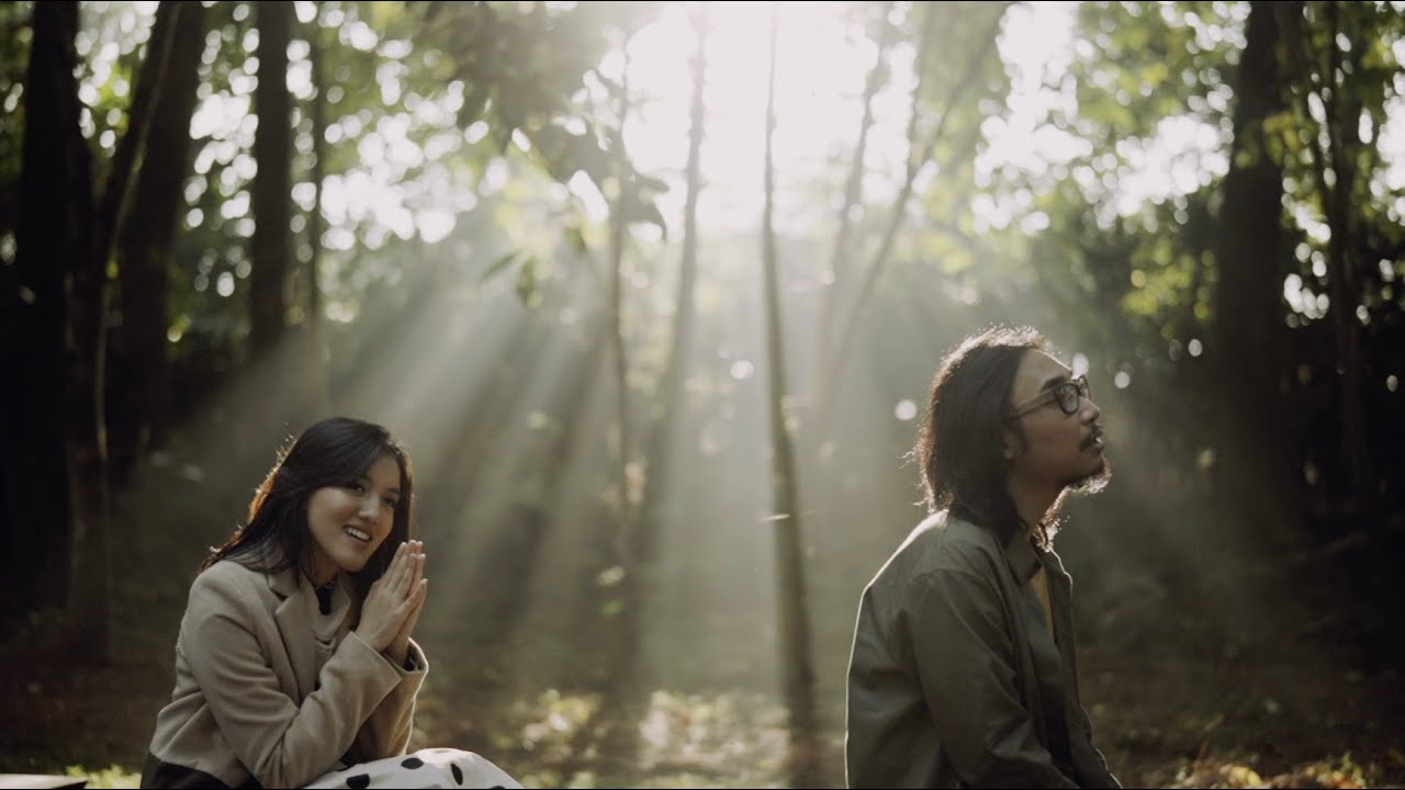 Ify Alyssa - Dua Insan ft. Adhitia Sofyan (Official Music Video)