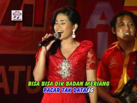 Ikke Nurjanah - Padang Rembulan ( Official Music Video )